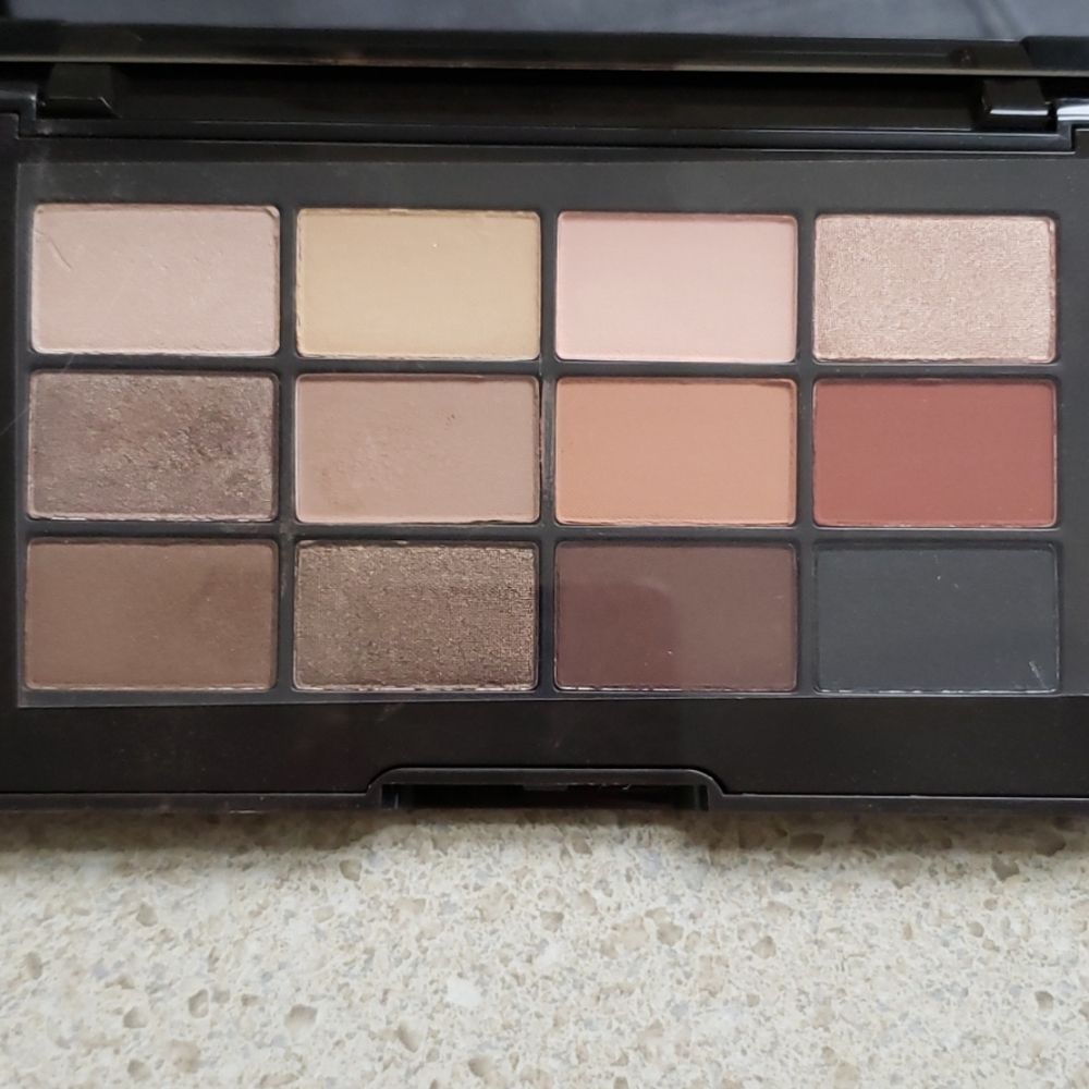 Jouer Essential Matte & Shimmer Palette